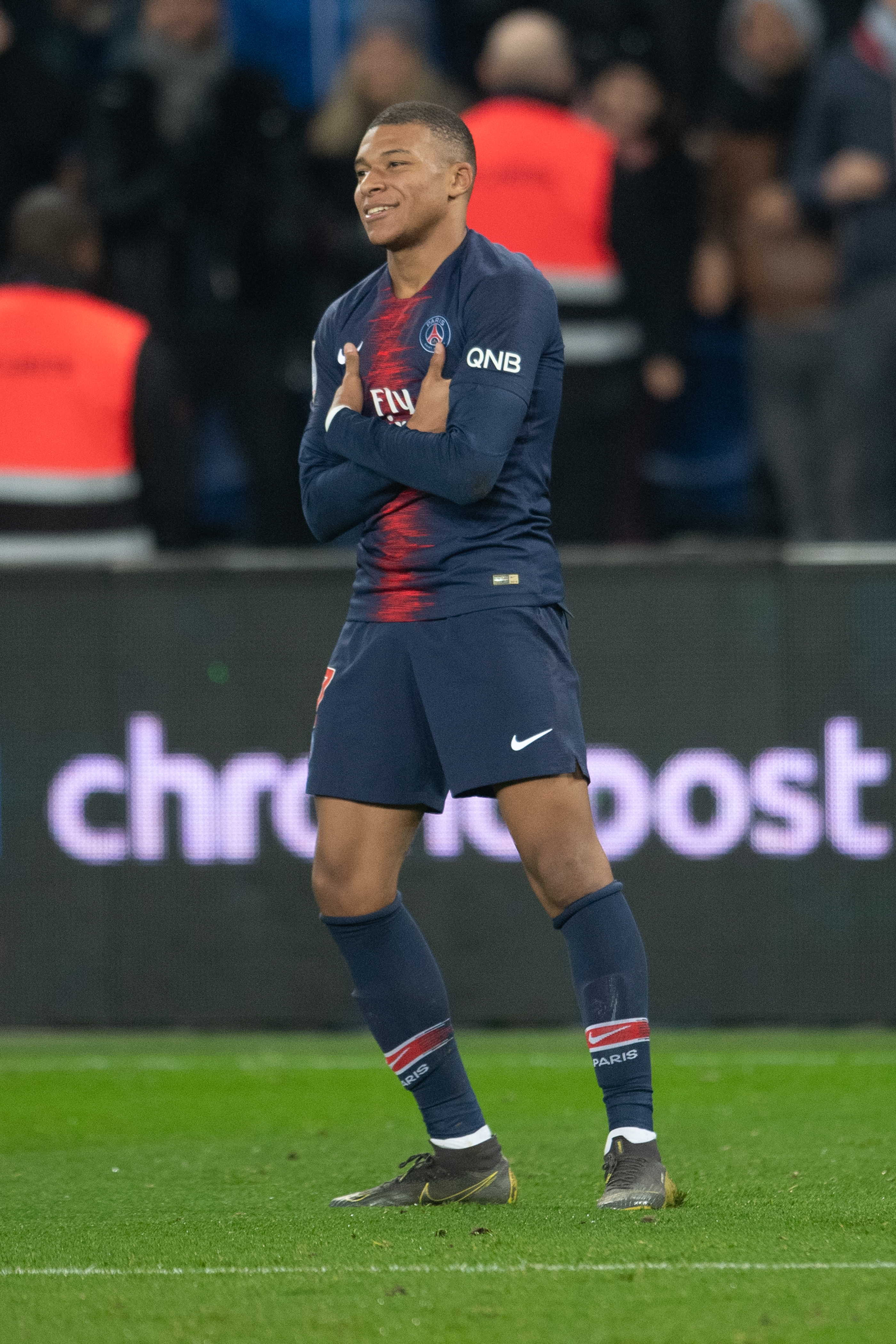 切尔西正式签下恩佐!转会费1.21亿欧将分期支付