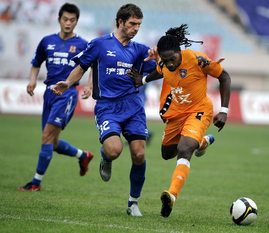 杨瀚森太冤了！触目2道血痕，阿夫迪亚爆砍41分，火箭1战堪称血亏