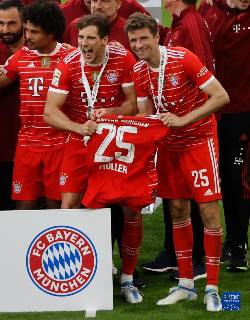 [NBA]马刺防守漏人 亚历山大暴扣笑纳大礼